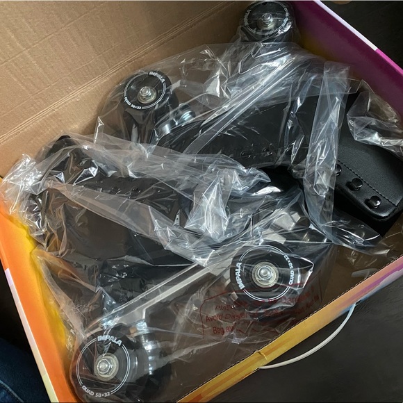 Impala Quad Skates. SOLD OUT EVERYWHERE— Size-7 - Picture 4 of 5